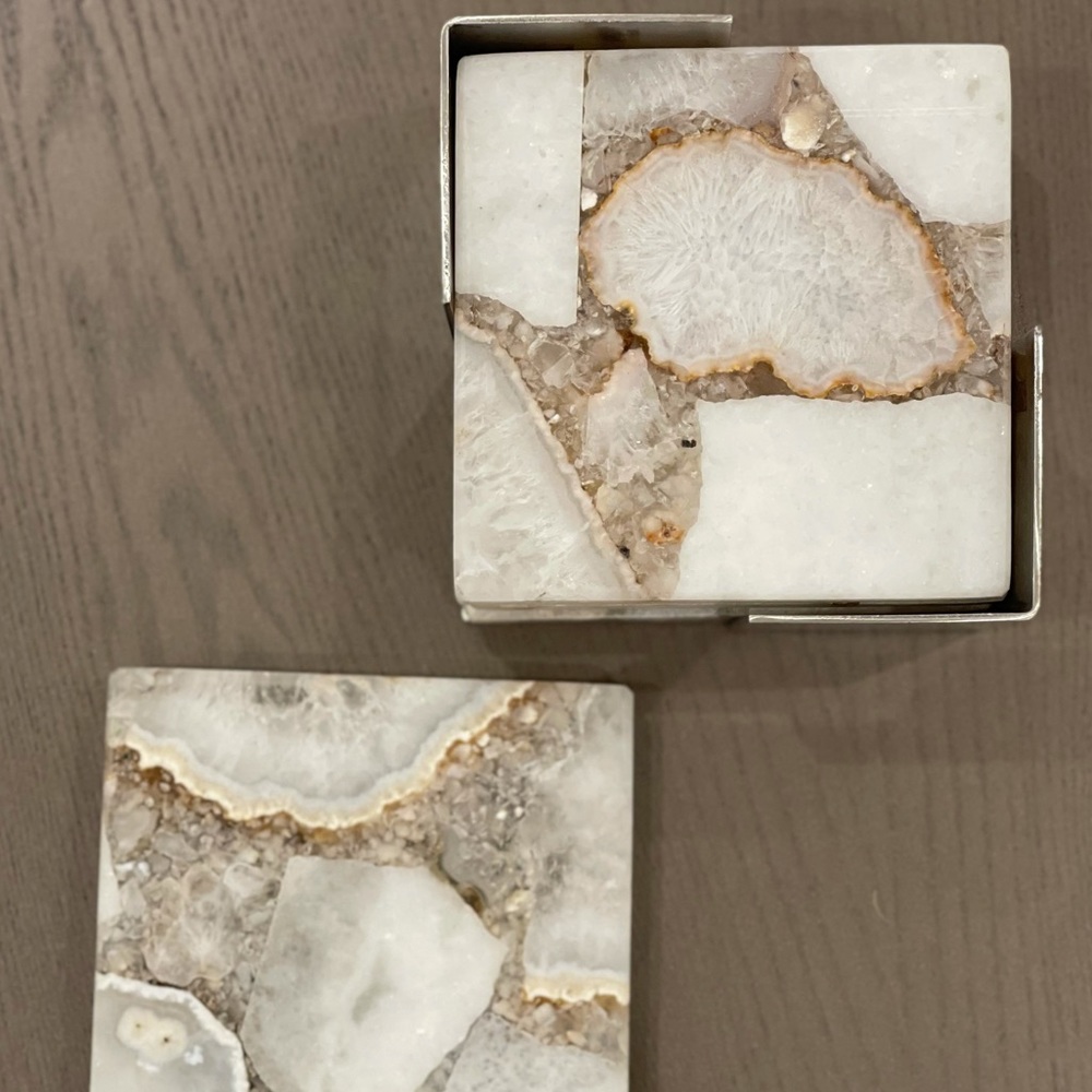 ZODAX CRETE AGATE COASTERS ON METAL TRAY TAUPE/WHITE - SET OF 4 - NEW IN BOX - Picture 1 of 5